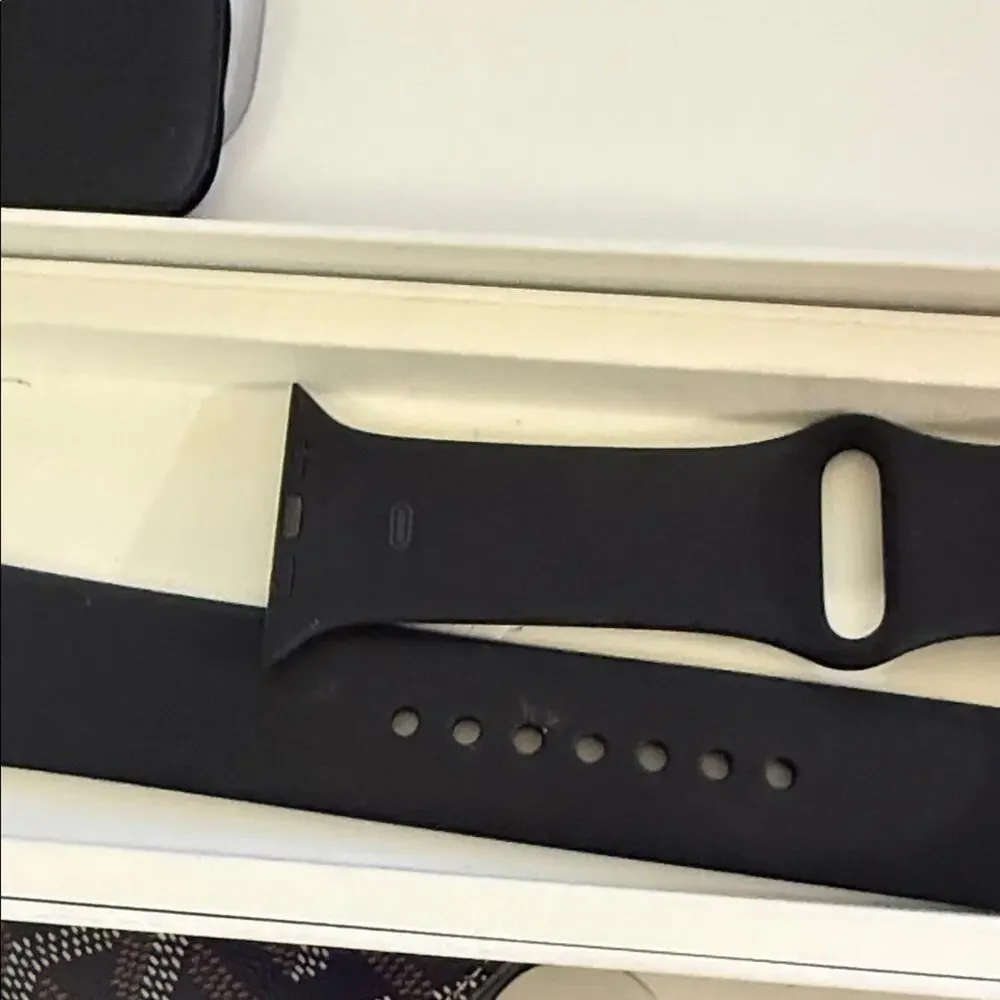 Watch Series 11 46mm - Jet‎ Black Aluminum Case Black Sport Band M/L - 64.0GB